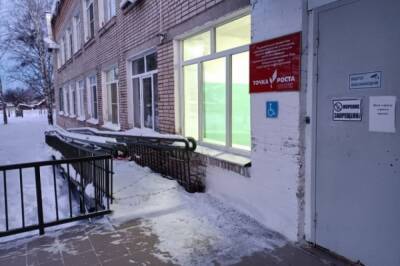 В Хабаровском крае пандус школы обнесли колючей проволокой