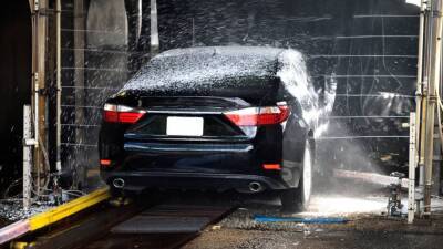 Автоэксперт Хайцеэр объяснил необходимость частого мытья машины зимой