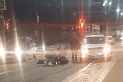 В Улан-Удэ пешеход, переходивший дорогу на красный свет, попал под машину