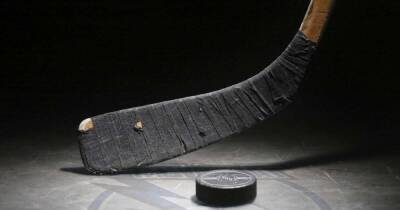 Школьницы избили одноклассницу хоккейной клюшкой на Сахалине