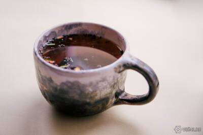 Диетолог Гинзбург предупредил любителей чая о его опасности для костей