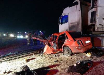Четыре человека погибли на трассе в Татарстане в ДТП с Chevrolet и фурой