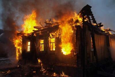 Ночной пожар уничтожил жилье ивановской семьи
