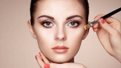 Секреты макияжа: Как правильно нанести тональный крем