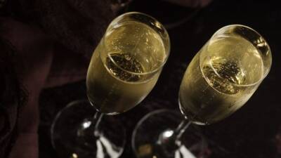 Идеально под шампанское: подборка правильных закусок на Новый год