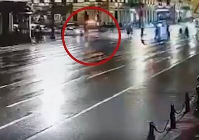 Смертельный наезд на пешеходов в Санкт-Петербурге попал на видео