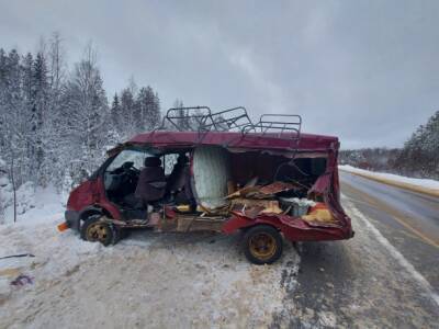При столкновении фургона и грузовика на трассе Сыктывкар — Ухта пострадали два человека