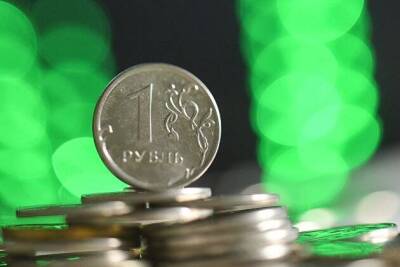 Курс рубля символически снижается до 73,73 за доллар и 83,19 за евро