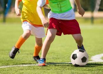 Не только голы и победы: как занятия футболом влияют на здоровье подростков?