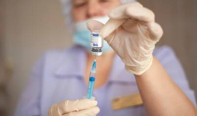 Сын министра здравоохранения Башкирии сделал прививку для подростков «Спутник М»