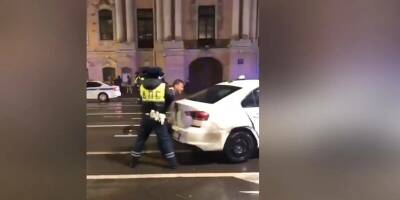 В Петербурге задержали 43-летнего водителя, сбившего двух пешеходов на Невском проспекте