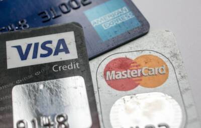 Банки начали убирать кэшбеки с карт, могут ввести плату за обслуживание