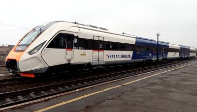 С 19 декабря через Лисичанск будет курсировать новый поезд: направление и расписание