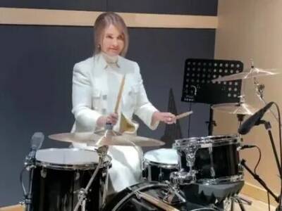 «А стриптиз — слабO?»: Юлия Тимошенко стала рок-барабанщицей