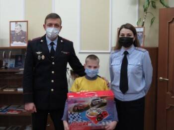 Вологодские полицейские исполнили мечту 10-летнего воспитанника Центра помощи детям Васи Арсентьева