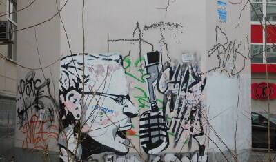 Тюменцев просят сообщать о граффити с рекламой о продаже наркотиков
