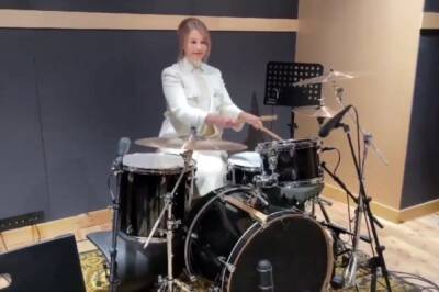 Тимошенко сыграла на барабанах после заседания Верховной рады