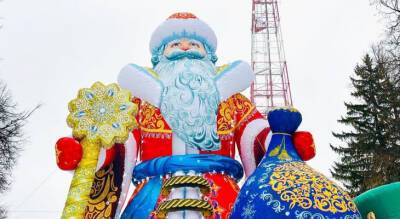 В Чебоксарах поставили пятиметрового Деда Мороза