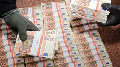 В Ленобласти контарабандист хотел откупиться от таможни взяткой в 26 тысяч евро