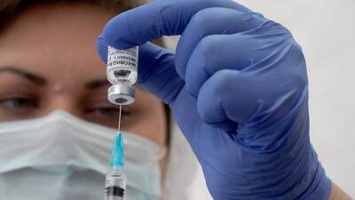 Голикова заявила об отсутствии случаев смертей от прививки против COVID-19 в 2020 году