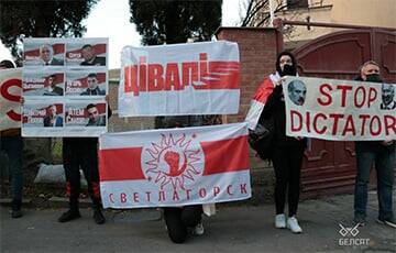 В Тбилиси у посольства Беларуси прошла акция солидарности