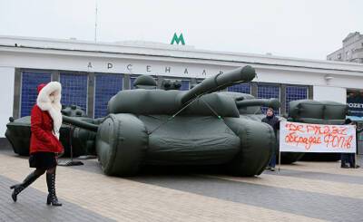 Вести (Украина): в центре Киева появились надувные танки