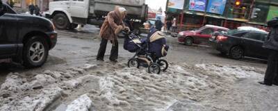 Центр Петербурга стал «непешеходным» из-за льда и снежной каши