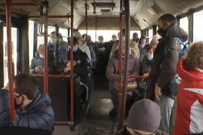 Переполох в Харькове: вооруженный мужчина ворвался в автобус