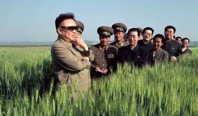 Ким Ченир - В годовщину смерти Ким Чен Ира в Северной Корее на 11 дней запретили смех и алкоголь - newizv.ru - КНДР