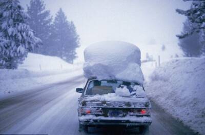 Водителей предупредили об опасности снега на крыше автомобиля