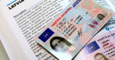 С ковид-сертификатом можно будет предъявлять водительские права, удостоверения школьника, студента, пенсионера