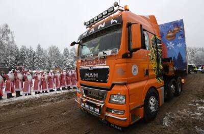 Главную новогоднюю ёлку страны отправили специальным автопоездом в Москву