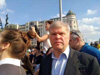 Депутата Сергея Митрохина задержали в Москве