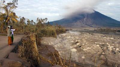 В Индонезии произошли еще два извержения вулкана Семеру