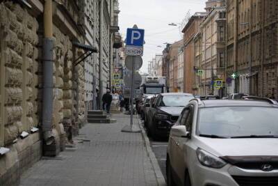Петербургским водителям отменят штрафы за парковку, полученные из-за самоизоляции