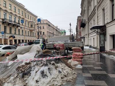 Что происходит с уборкой снега в Петербурге и кого в этом винят горожане? Репортаж из центра города