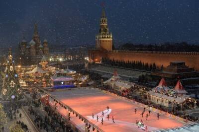 В Кремль привезли главную новогоднюю елку страны