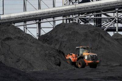 СМИ: СБУ предупредила о критически низких запасах угля на Украине