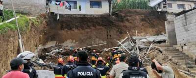 Два здания культурного наследия провалились под землю в Эквадоре