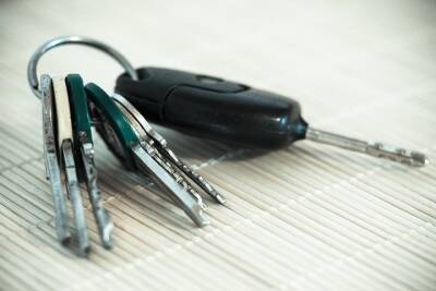 Получившим инвалидность на производстве томичам вручили ключи от машин
