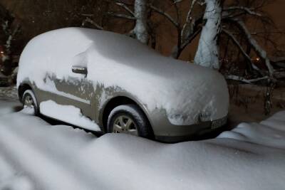 Снег с крыши разбил автомобиль: пошаговая инструкция от юриста