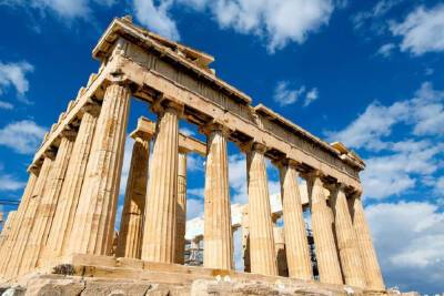 Греция пошла на ослабление ограничений для туристов из России