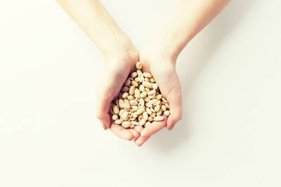 Орехи и семена: названы продукты, способные продлить жизнь