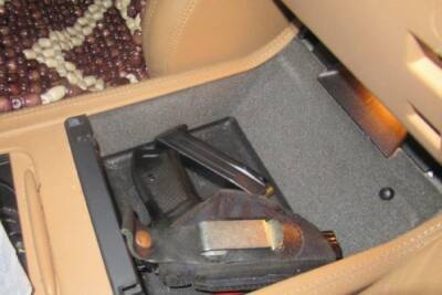 Автомобилистка из Украины забыла выложить пистолет из машины и нажила себе проблем в Белгороде