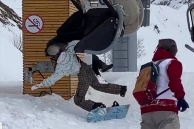 Подъёмник на Красной Поляне протащил сноубордистку по снегу