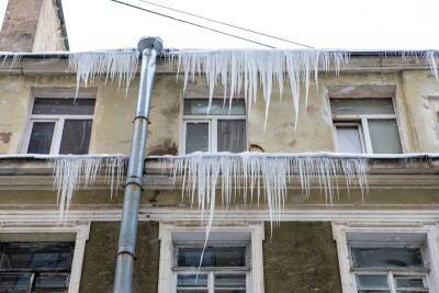 Программа «Холодный чердак» не спасла петербургские крыши от наледи