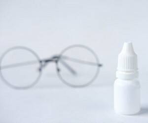 Американские учёные создали глазные капли, способные заменить очки