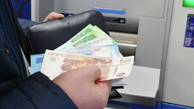 Перед Новым годом россияне получат зарплаты за январь, пенсии и премии
