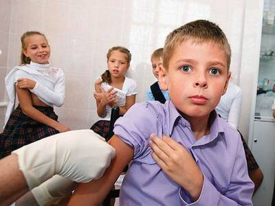 В глазовских школах начали опрашивать родителей насчет вакцинации детей от коронавируса