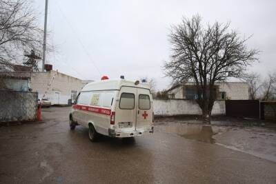 В Волгограде в опрокинувшейся легковушке пострадали 2 пассажира